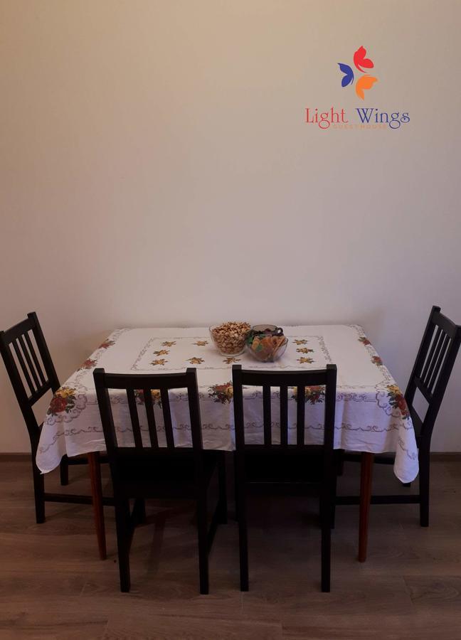 Light Wings Family Guesthouse Ереван Экстерьер фото