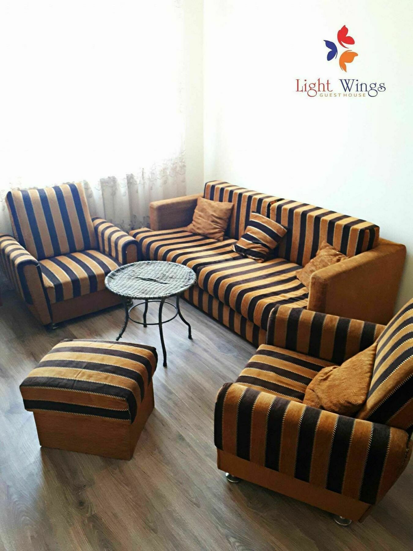 Light Wings Family Guesthouse Ереван Экстерьер фото