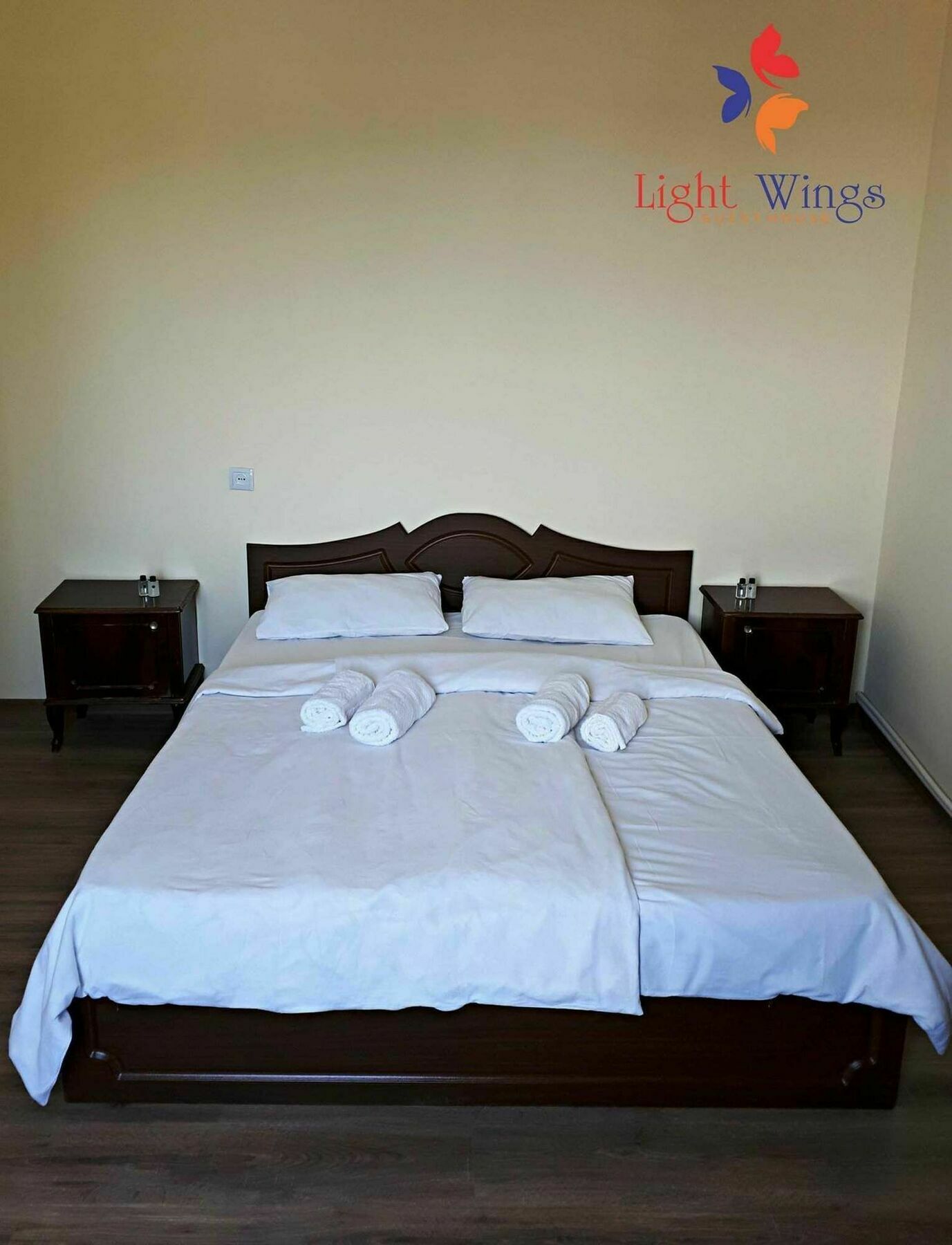 Light Wings Family Guesthouse Ереван Экстерьер фото